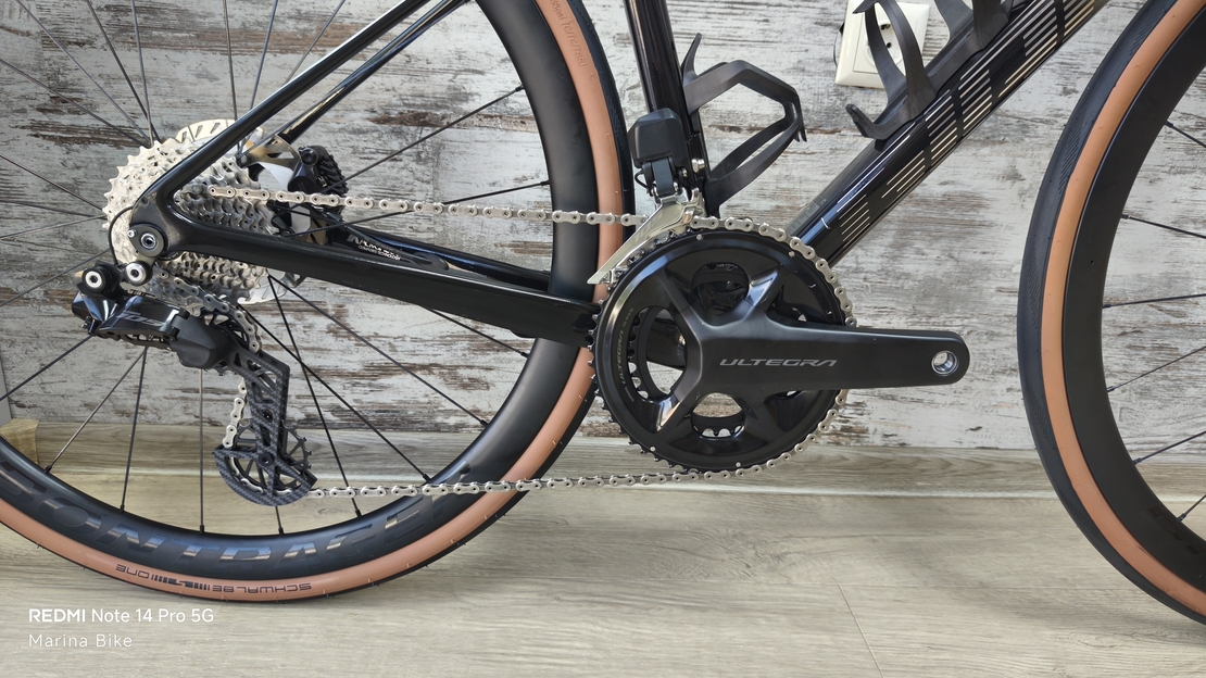 Giant Defy Pro 1 Disc 105 Di2/Ultegra Aeolus Pro 37 Tubeless | S