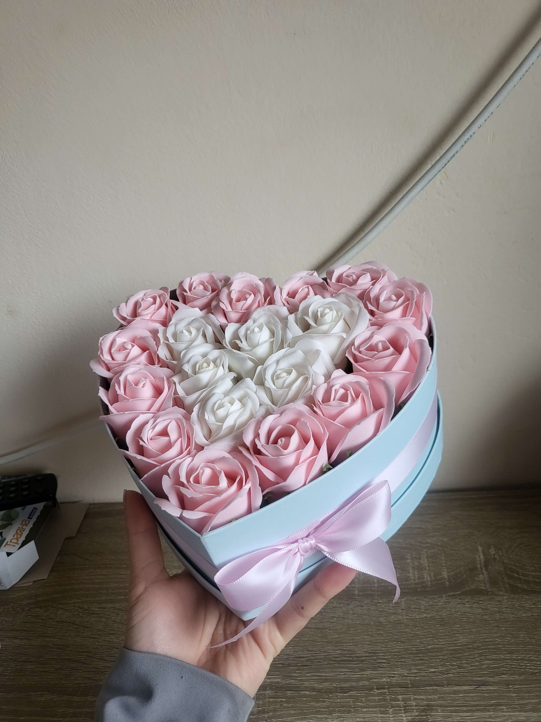 Кутия сърце с 15 сапунени рози