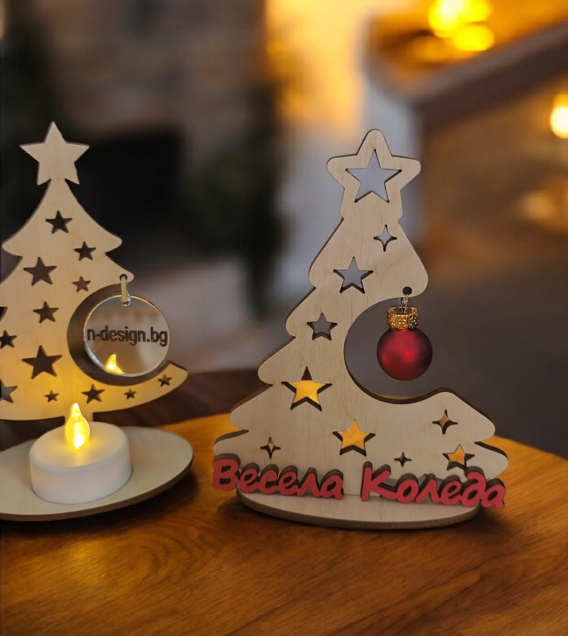 Дървена елха със стойка , висулка и 3Д надпис