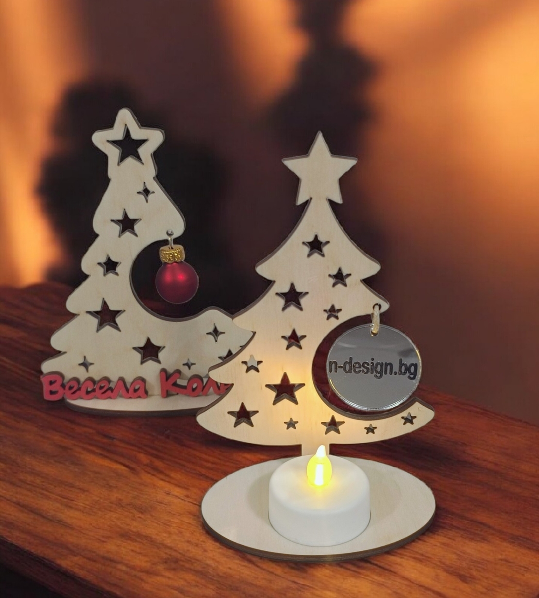 Дървена елха със стойка , висулка и LED свещ