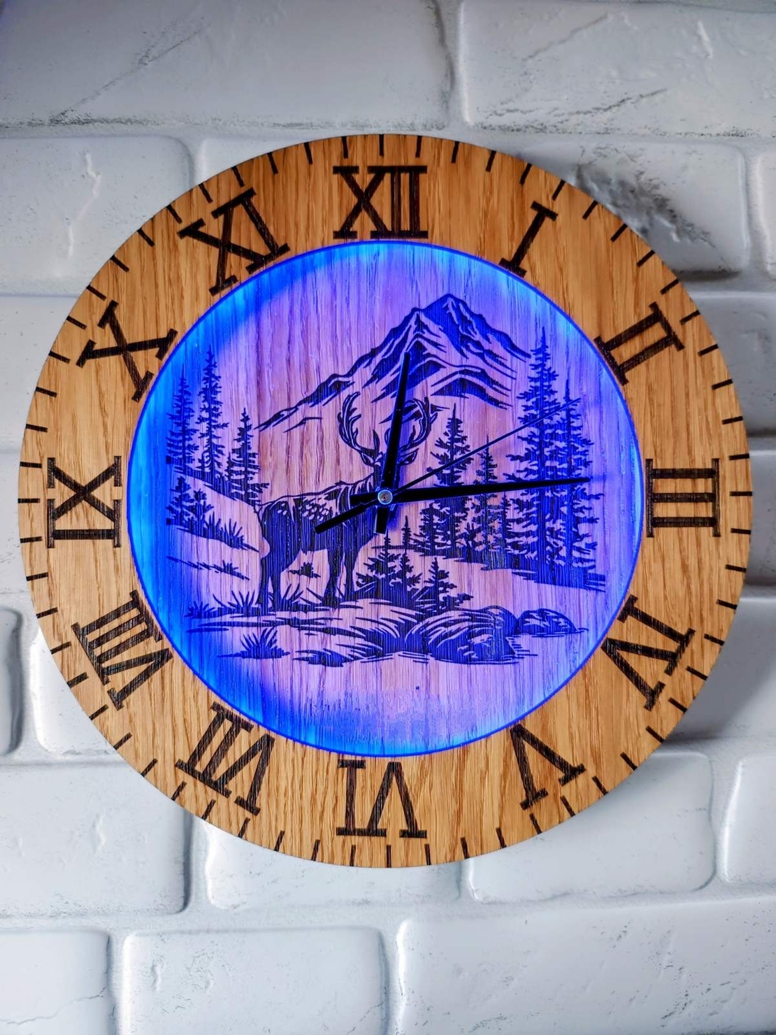 Стенен часовник - дървен с LED подсветка