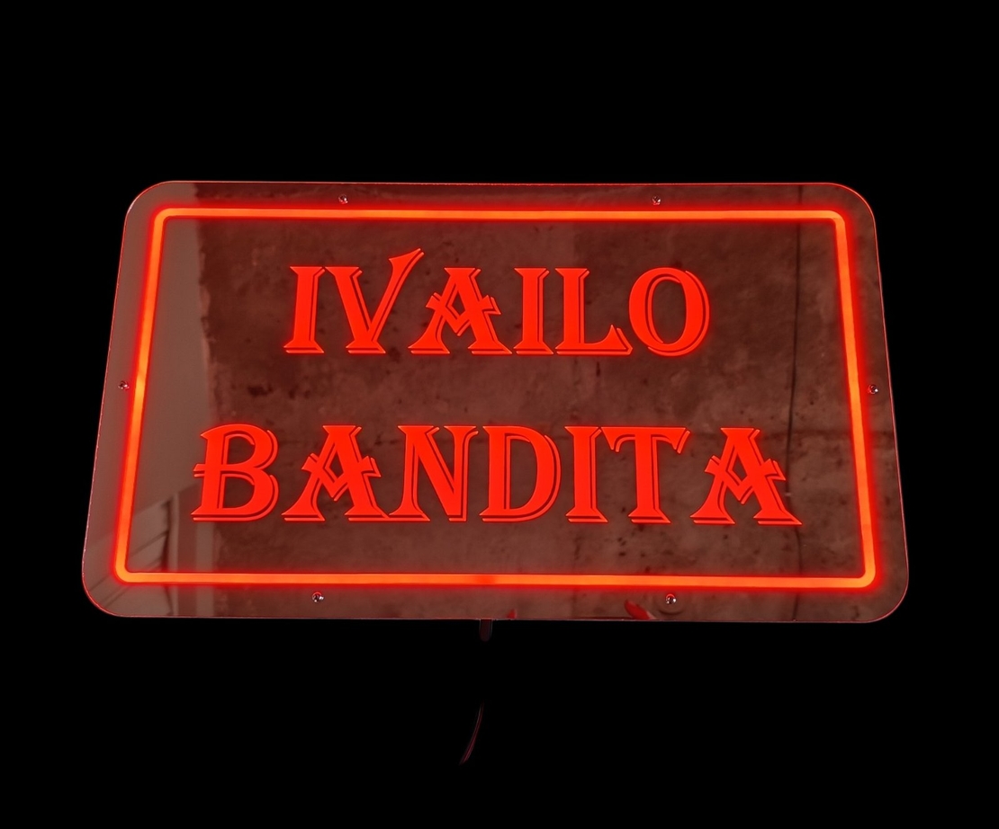 Персонализирана огледална LED табела по ваш дизайн