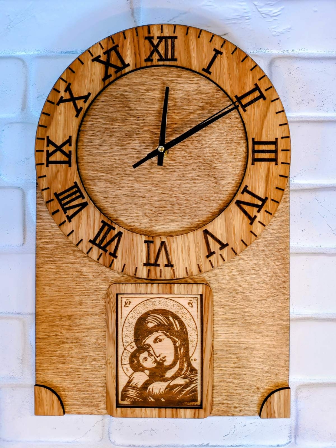 Стенен часовник с икона
