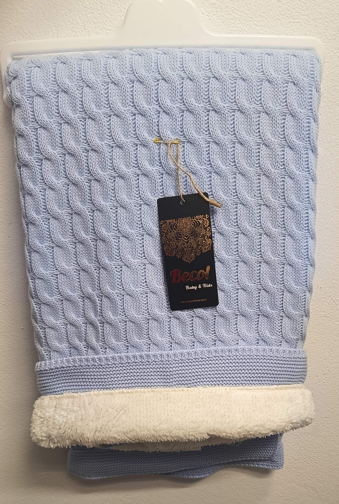 Меко одеяло с пухкава подплата в син цвят