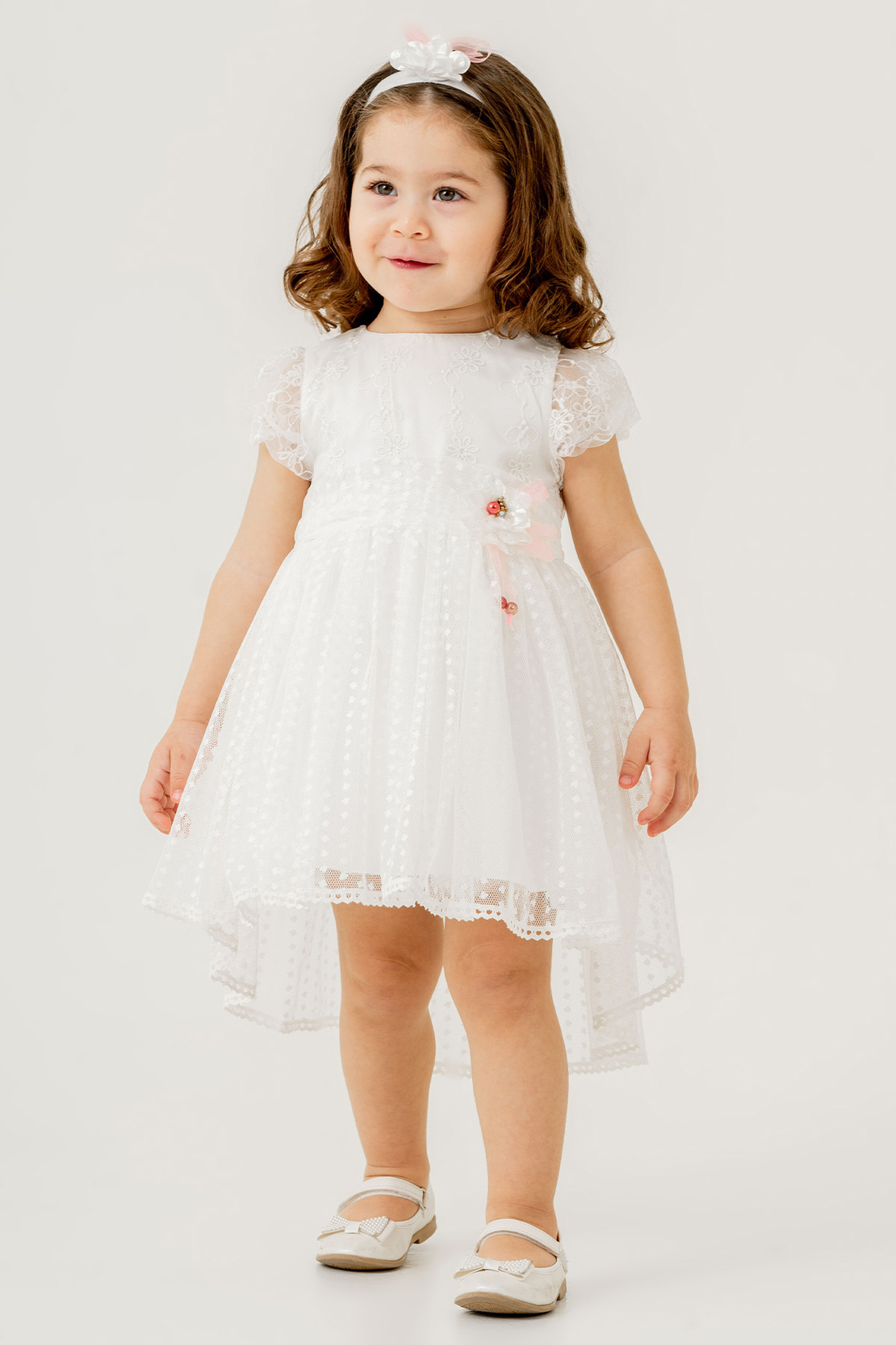 Елегантна бяла рокля