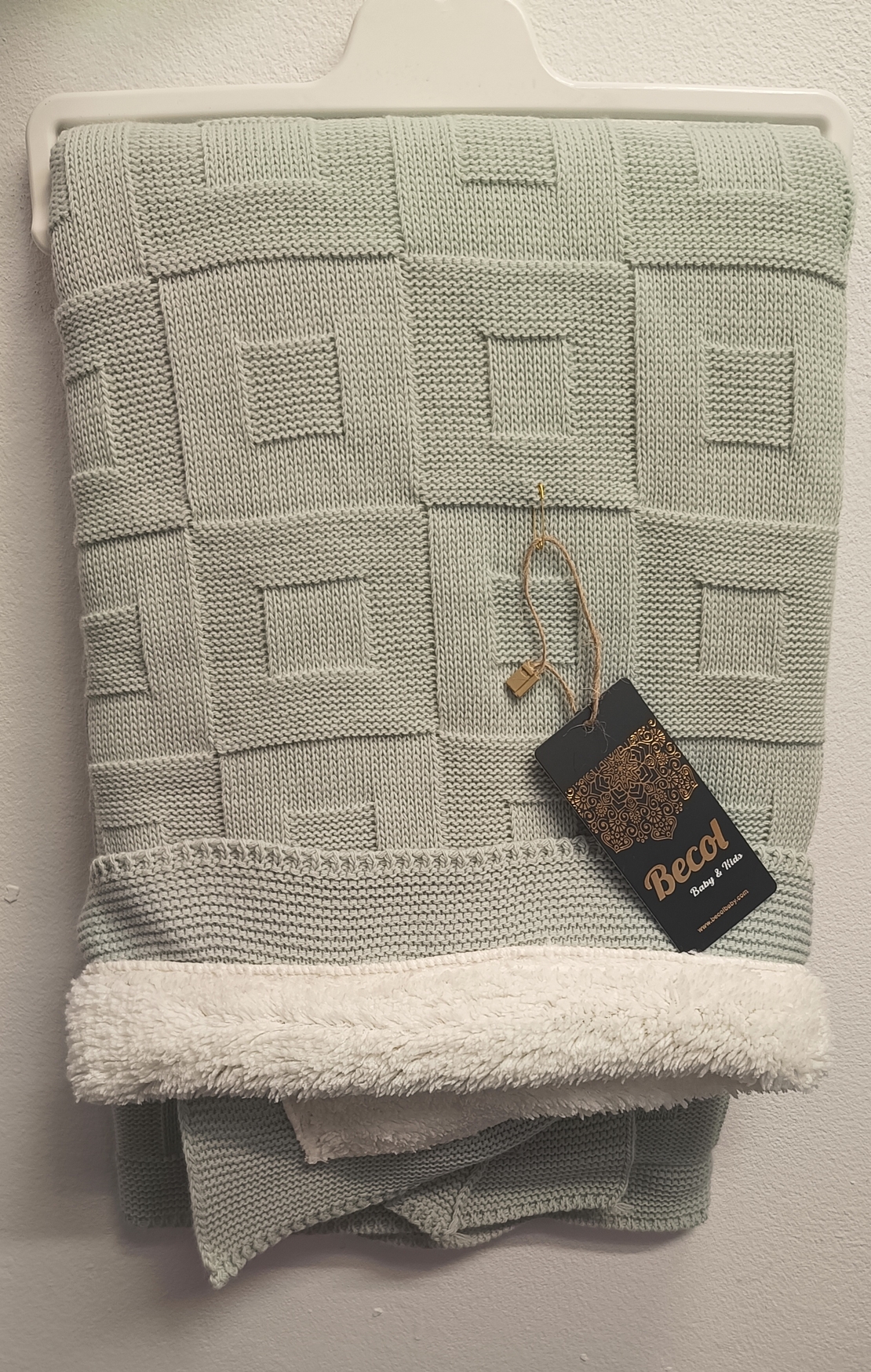 Меко одеяло с пухкава подплата в зелен цвят