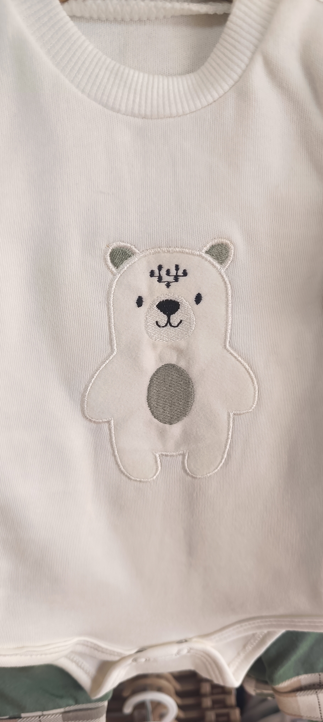 Комплект от 3 части с мече в зелено с каре