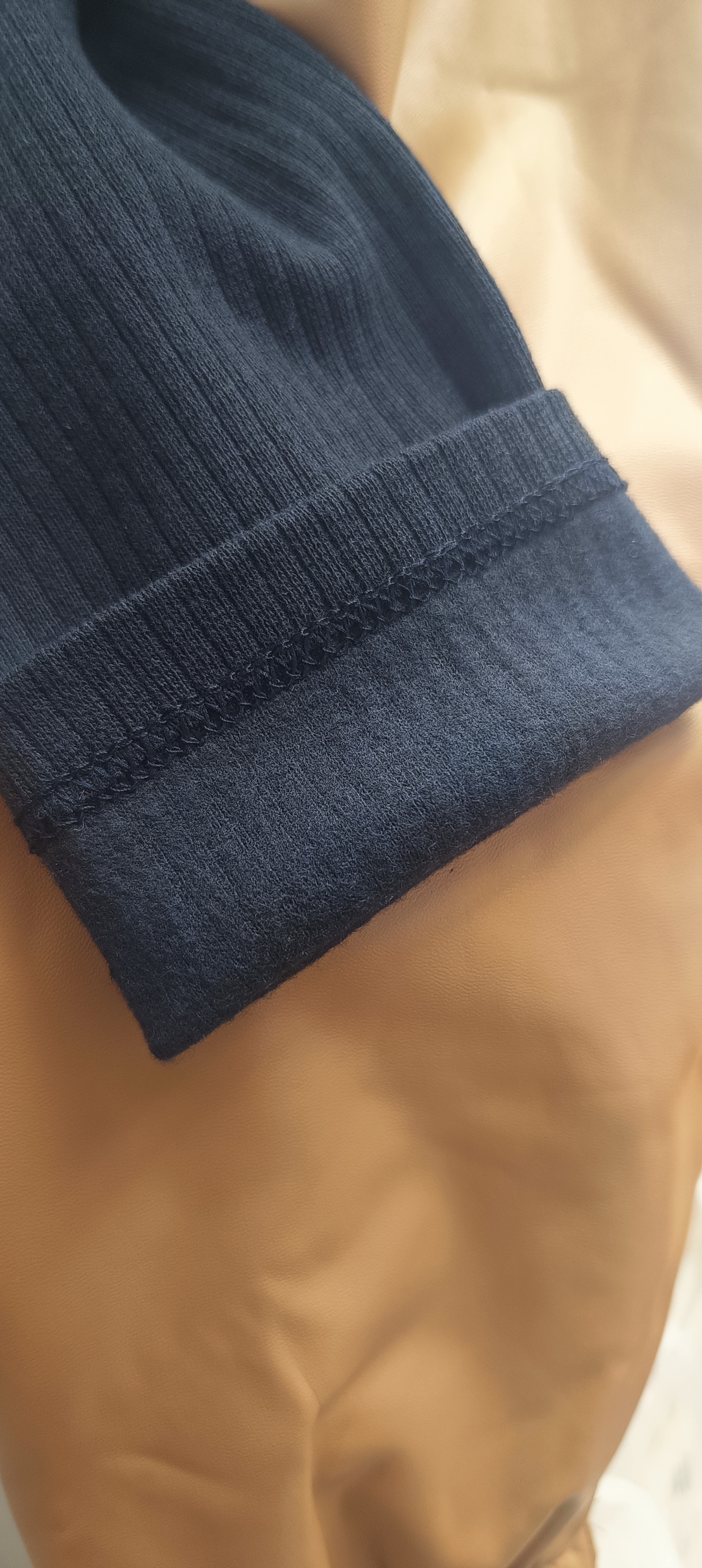 Тъмно син рипсов клин с лека вата