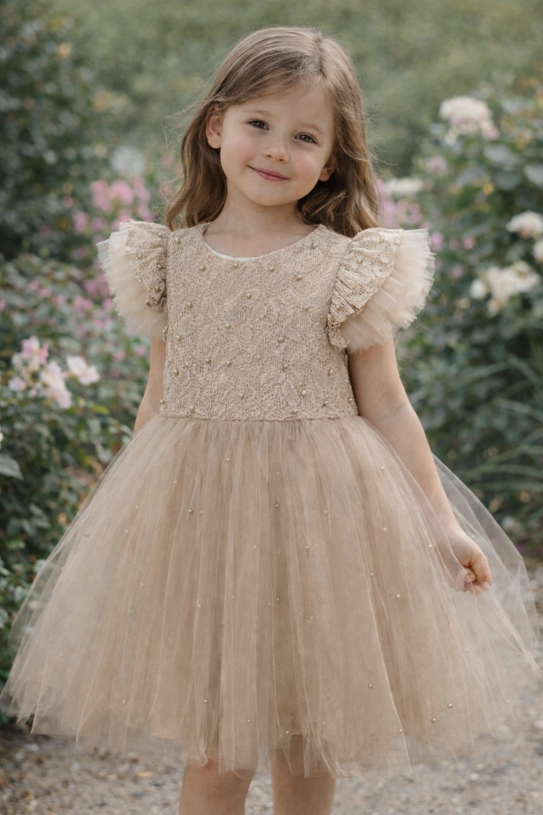 Рокля с тюл и перли в светло бежов цвят