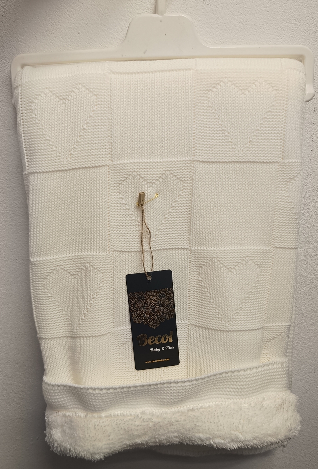 Меко одеяло с пухкава подплата в цвят слонова кост