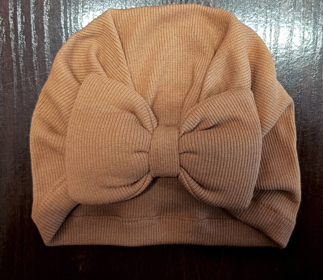 Бебешка шапка тип тюрбан 0-6 месеца