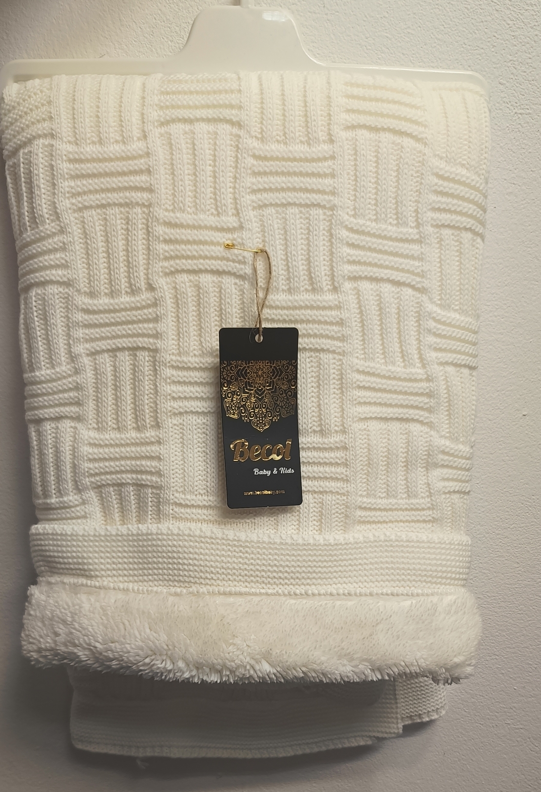 Меко одеяло с пухкава подплата в цвят слонова кост