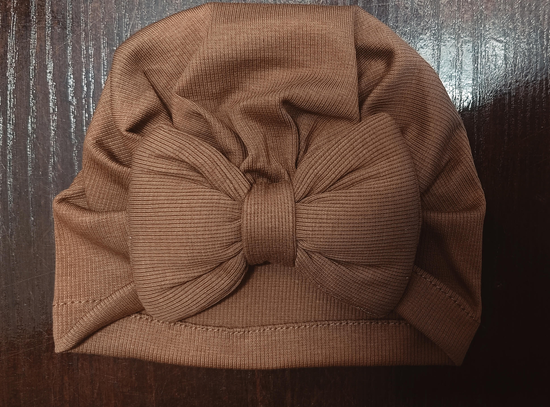 Бебешка шапка тип тюрбан 0-6 месеца