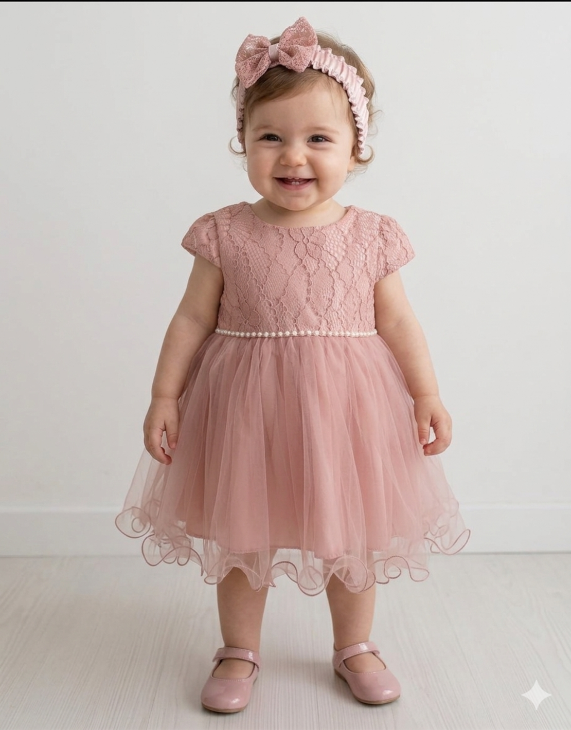 Рокля от дантела и тюл в цвят пепел от рози