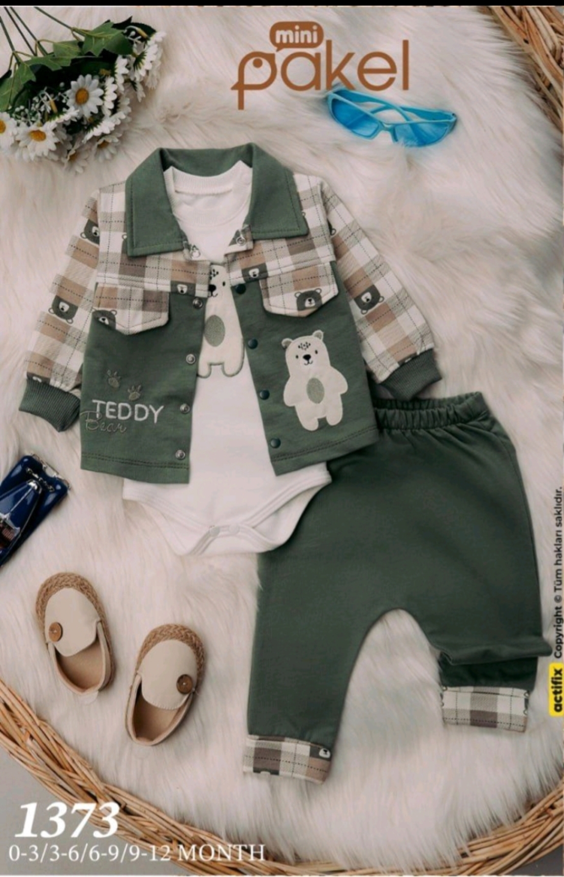 Комплект от 3 части с мече в зелено с каре