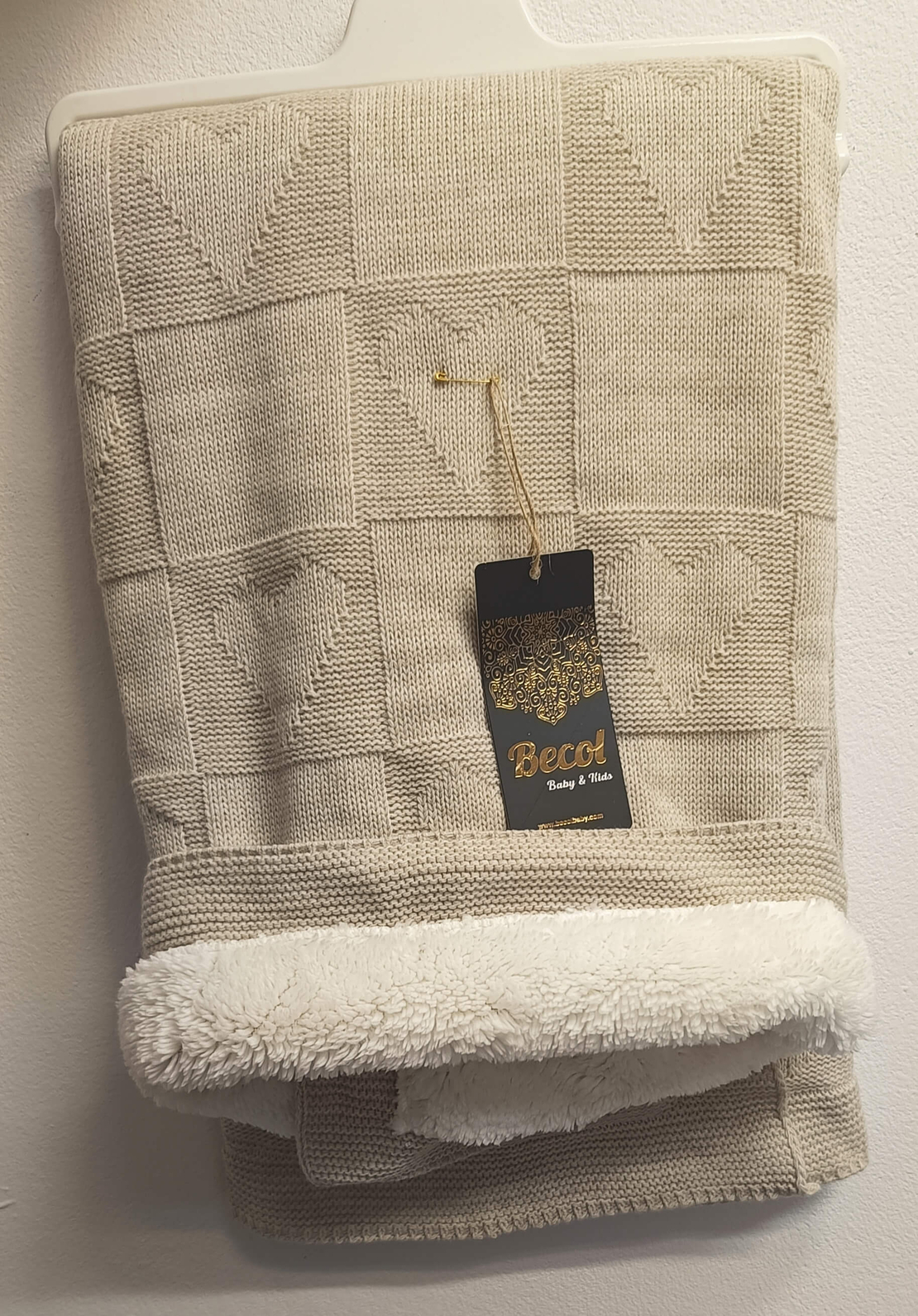 Меко одеяло с пухкава подплата в бежово