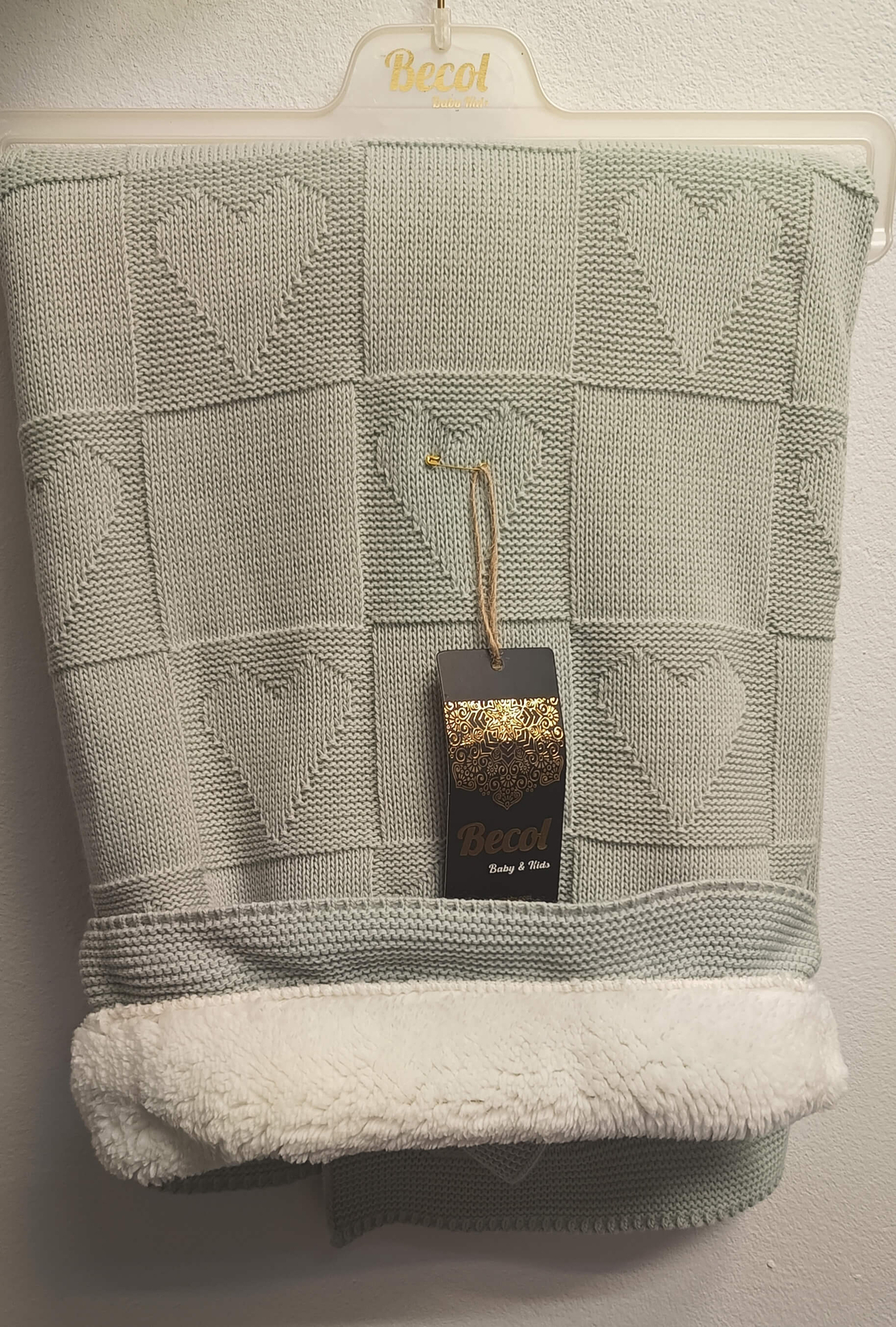 Меко одеяло с пухкава подплата в зелен цвят