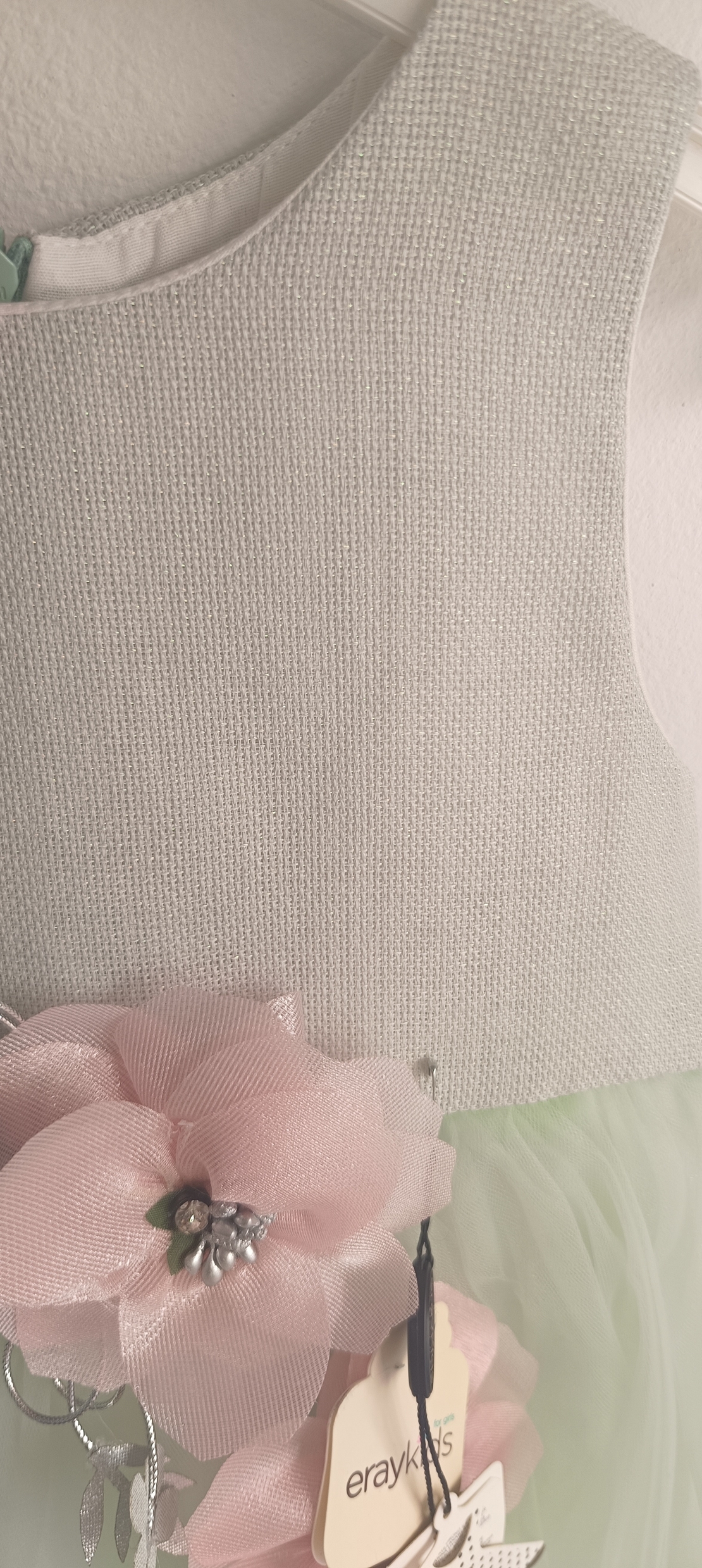 Елегантна рокля с тюл