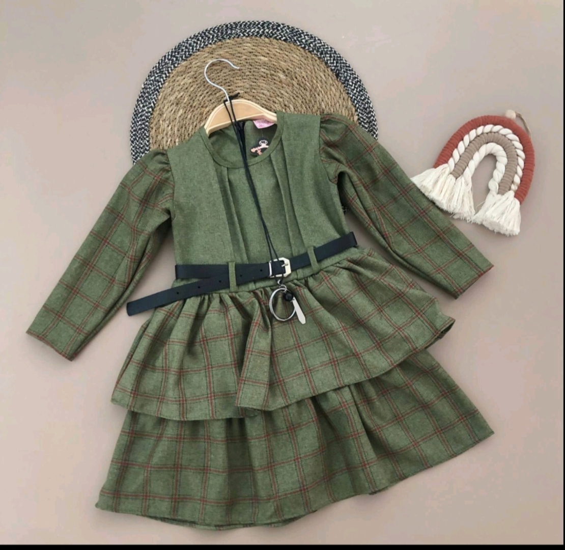 Рокля в масленено зелен цвят