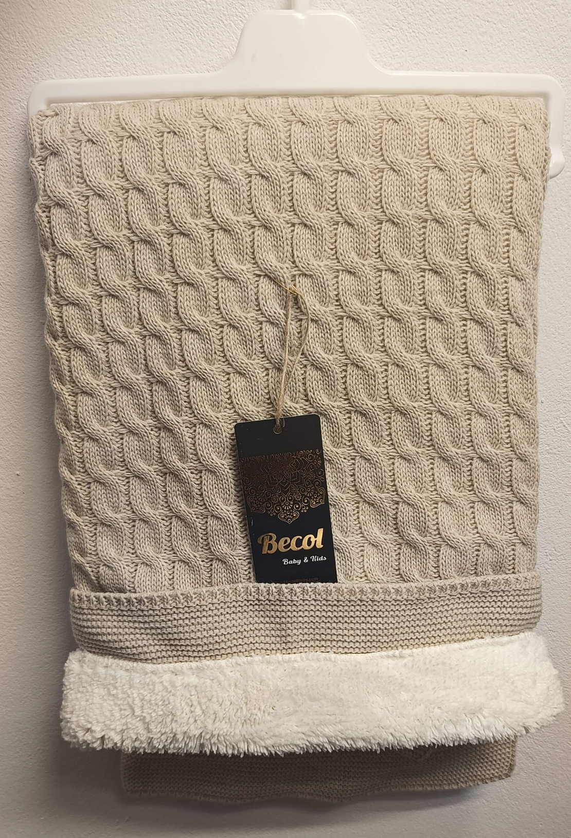 Меко одеяло с пухкава подплата в цвят бежово