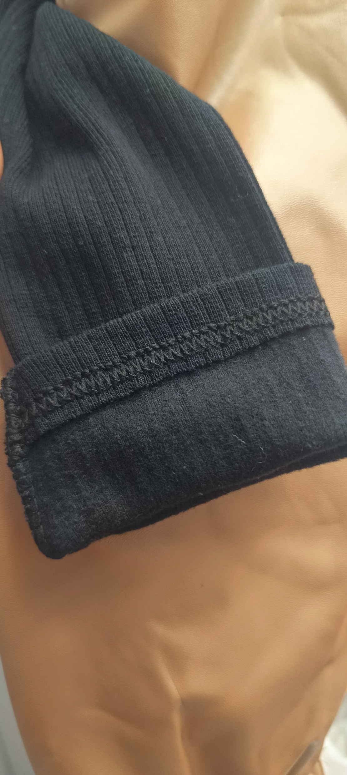 Черен рипсов клин с лека вата