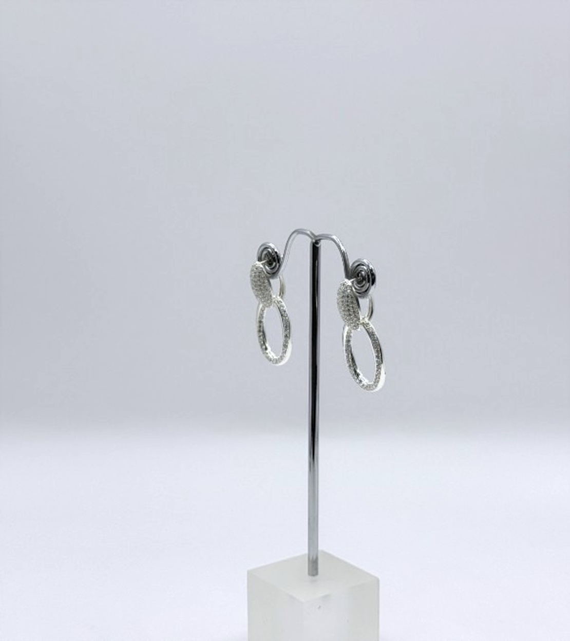 Сребърни обици с английско закопчаване овал с циркони