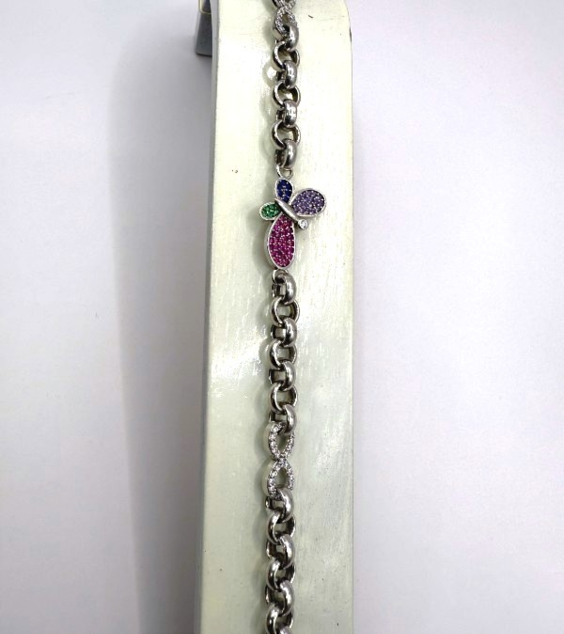 Сребърна гривна с пеперуда и цветни циркони