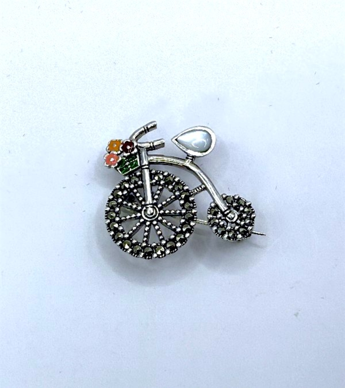Брошка колело с марказити , емайл и седеф