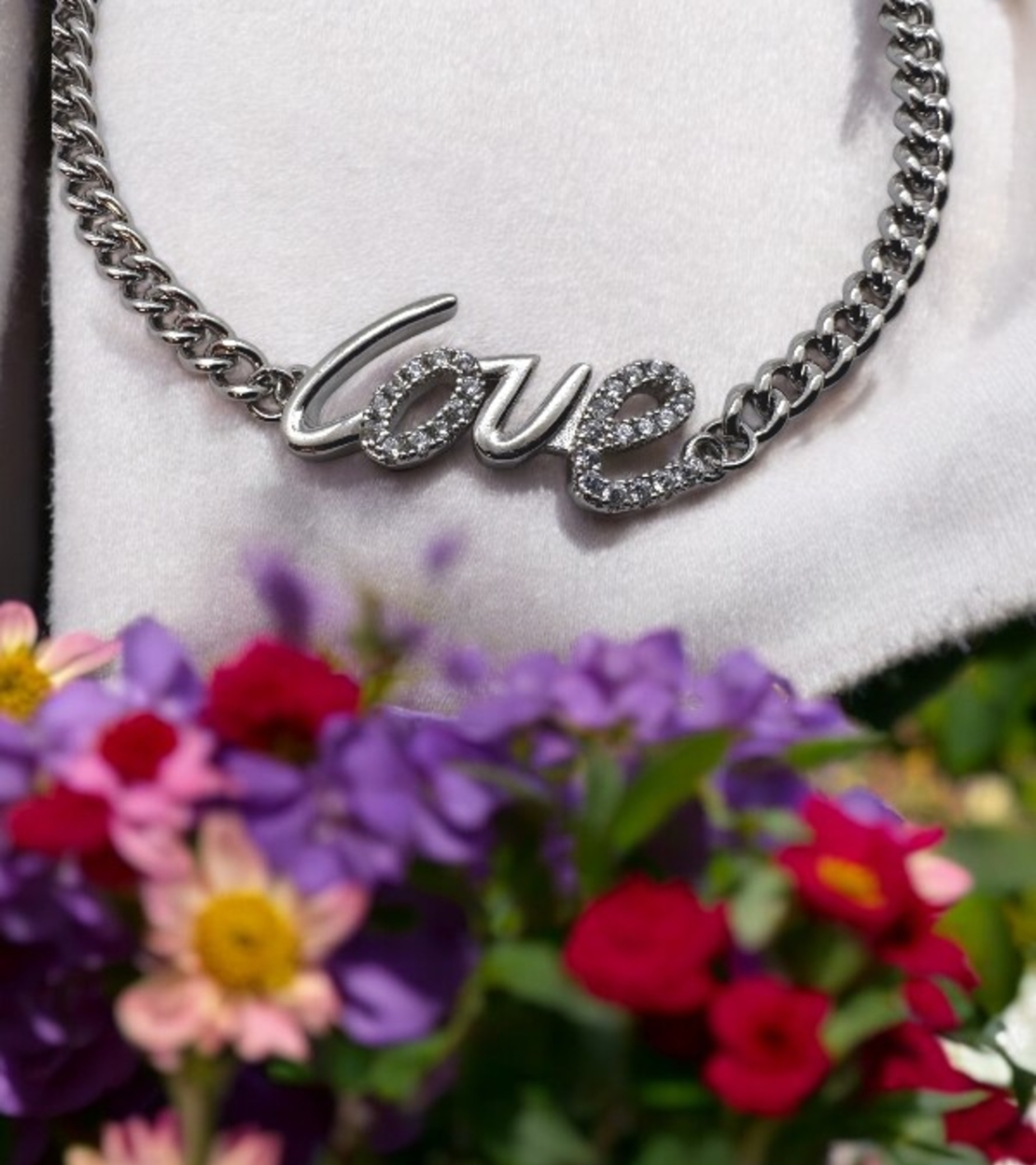 Сребърна гривна Love с циркони