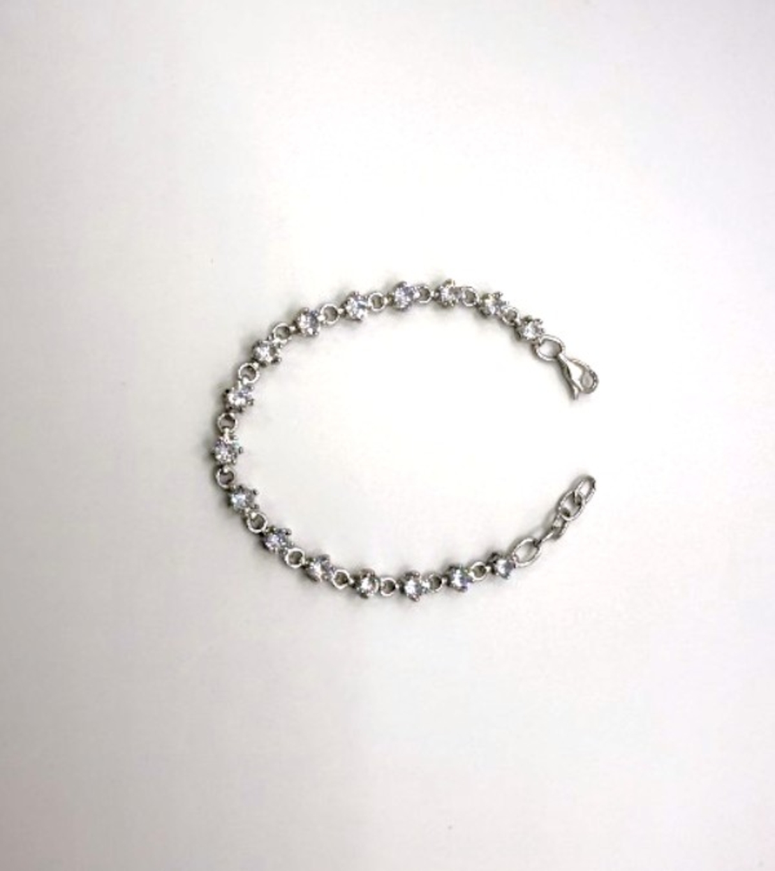 Сребърна гривна с бели циркони ръчна изработка