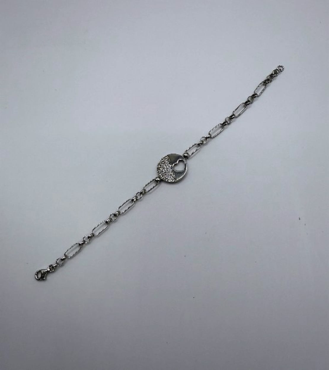 Сребърна гривна с плочка