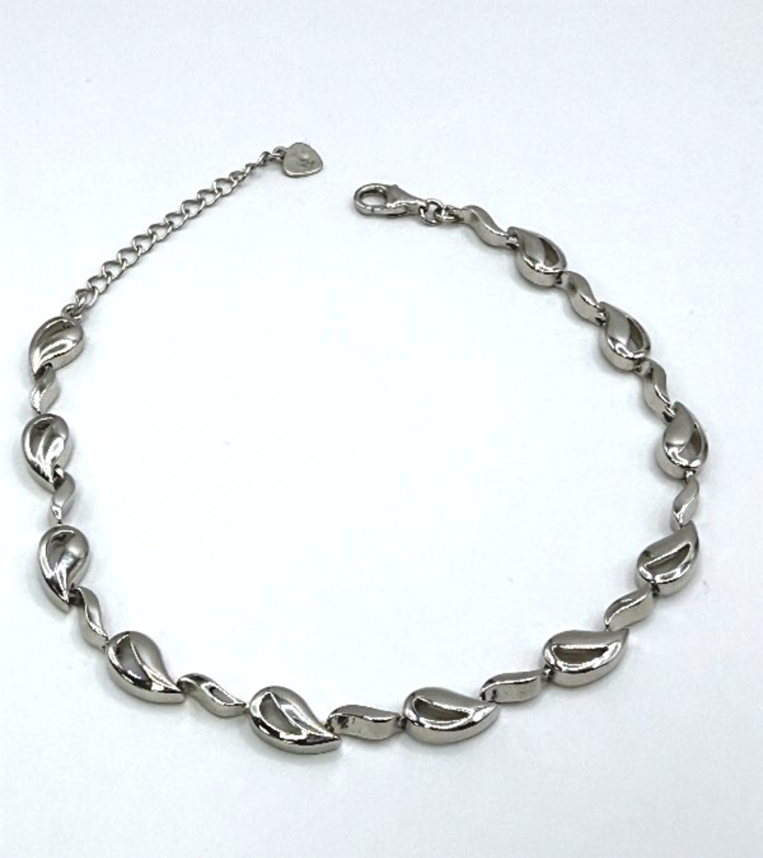 Сребърна родирана гривна капки