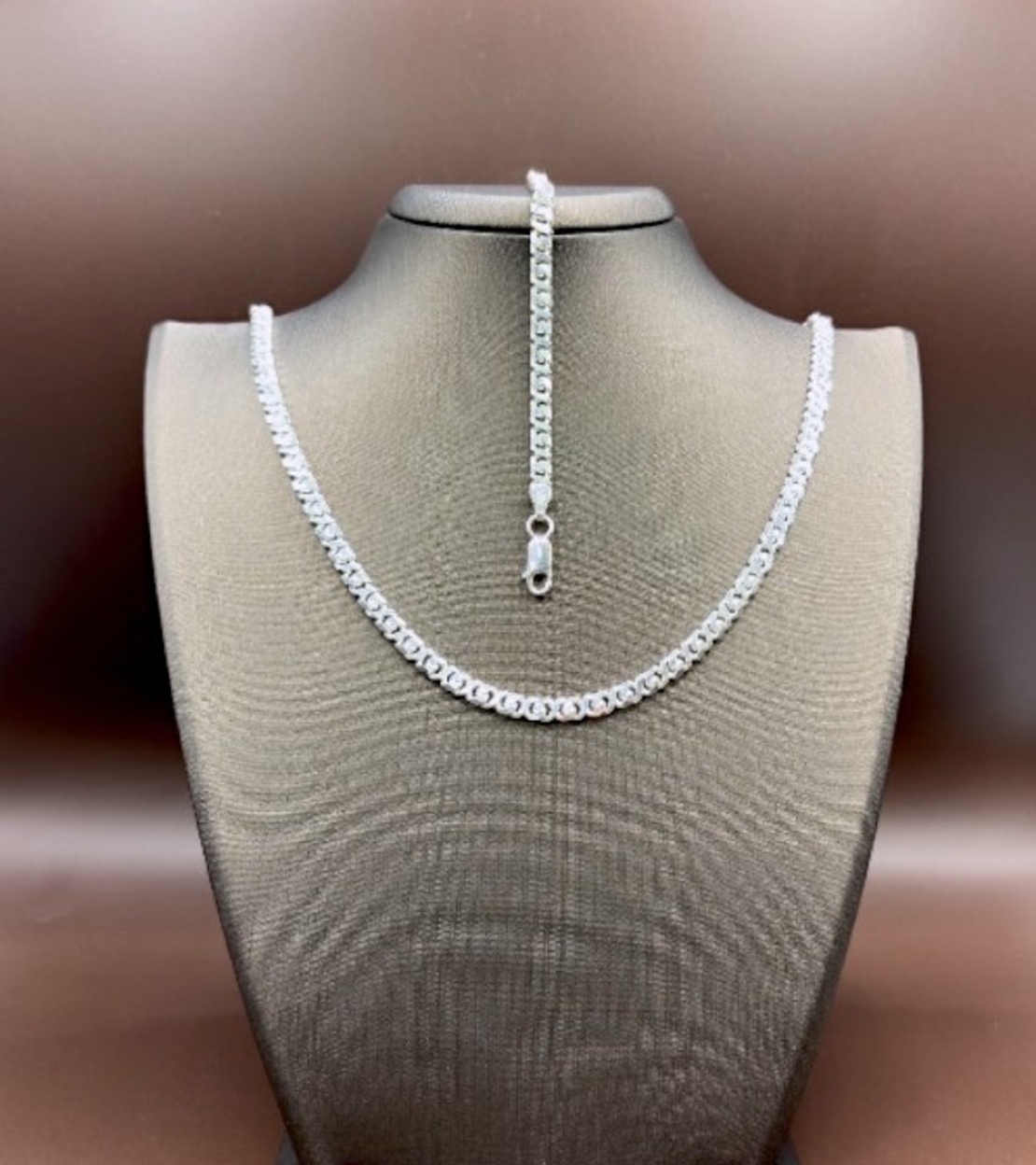 Сребърен синджир с елементи осмици