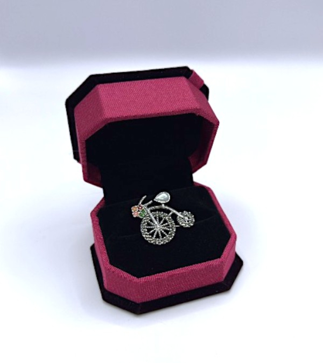 Брошка колело с марказити , емайл и седеф