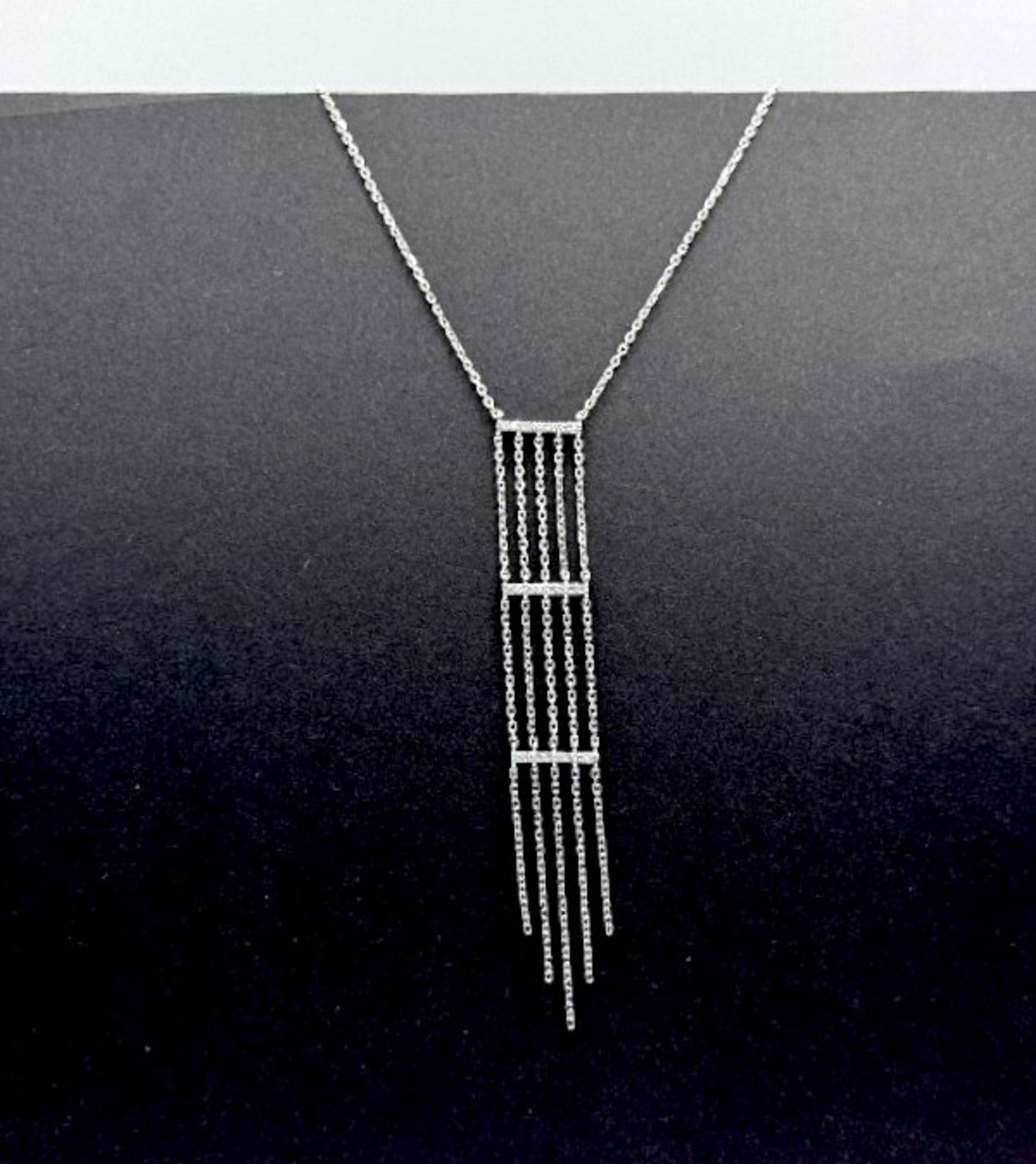 Сребърно висящо колие с циркони