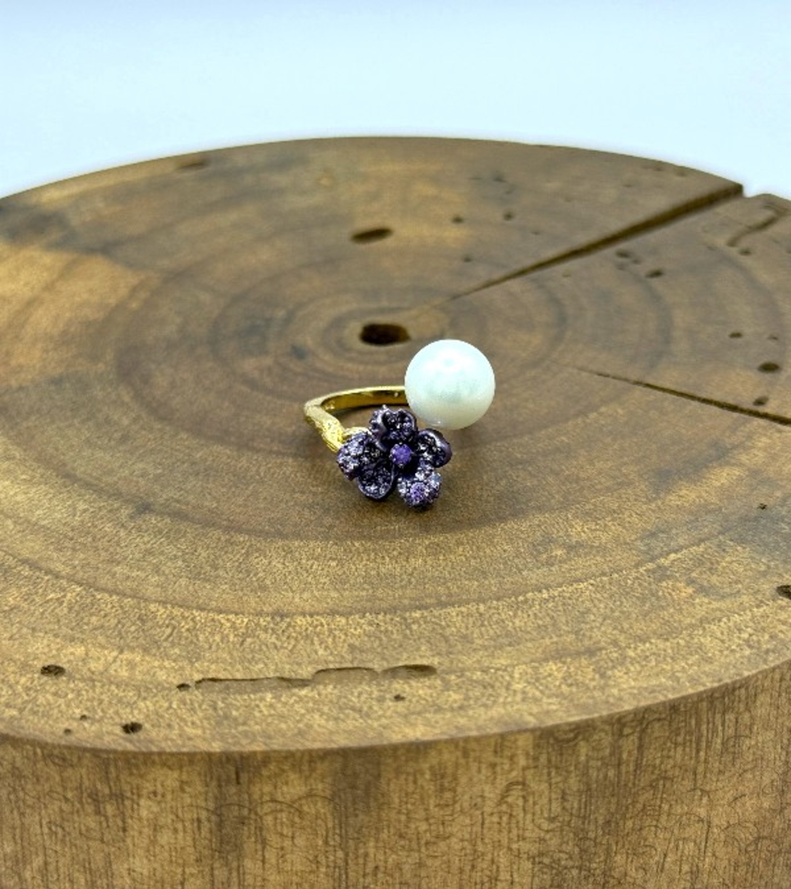 Пръстен с перла и лилави циркони