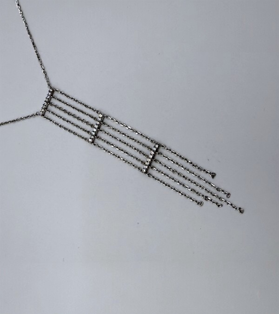 Сребърно висящо колие с циркони