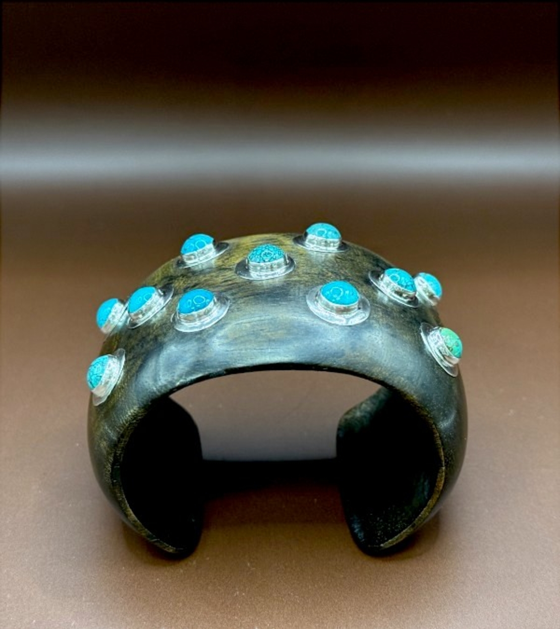 Гривна от дърво със сребърни елементи и тюркоаз