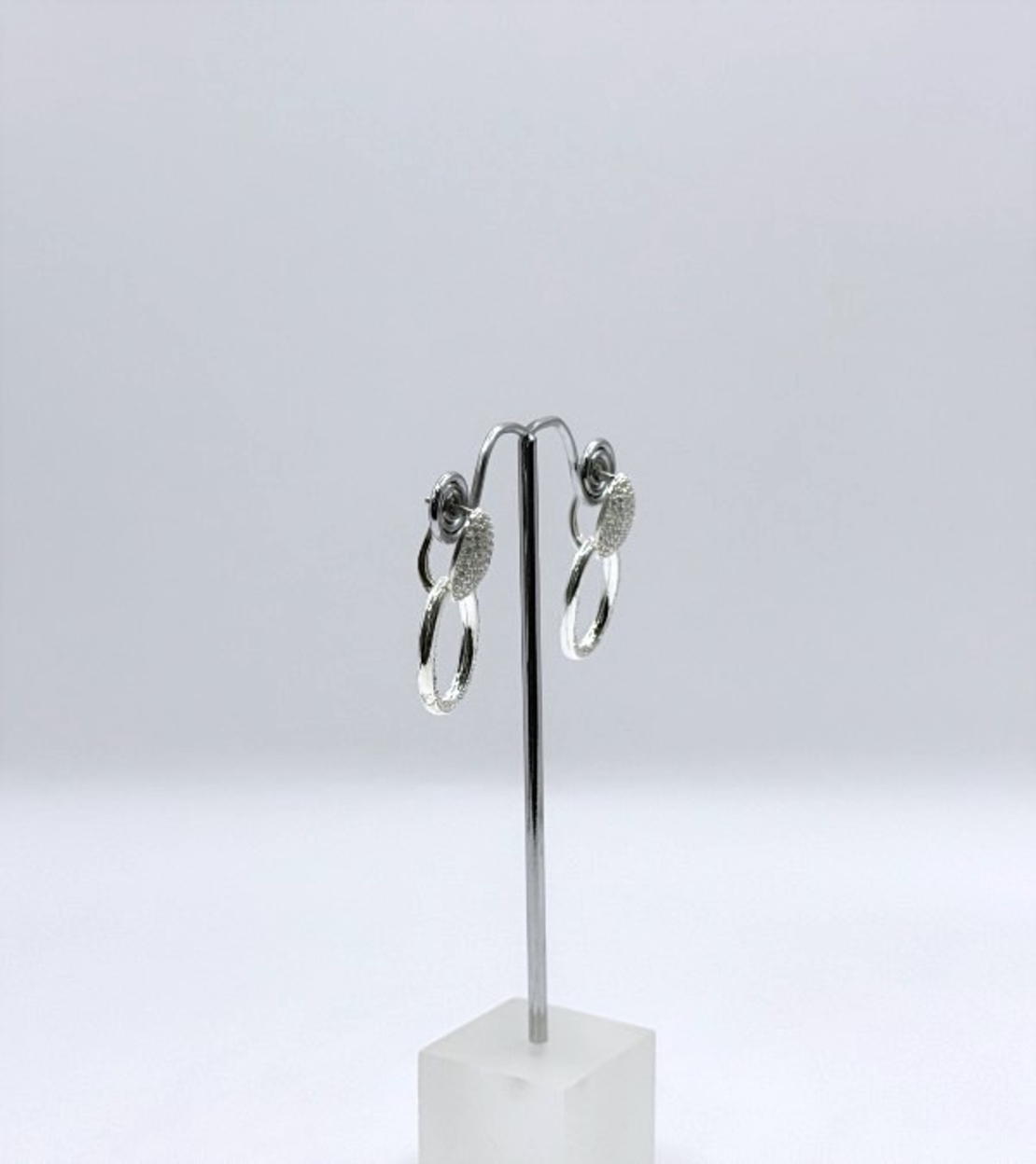 Сребърни обици с английско закопчаване овал с циркони