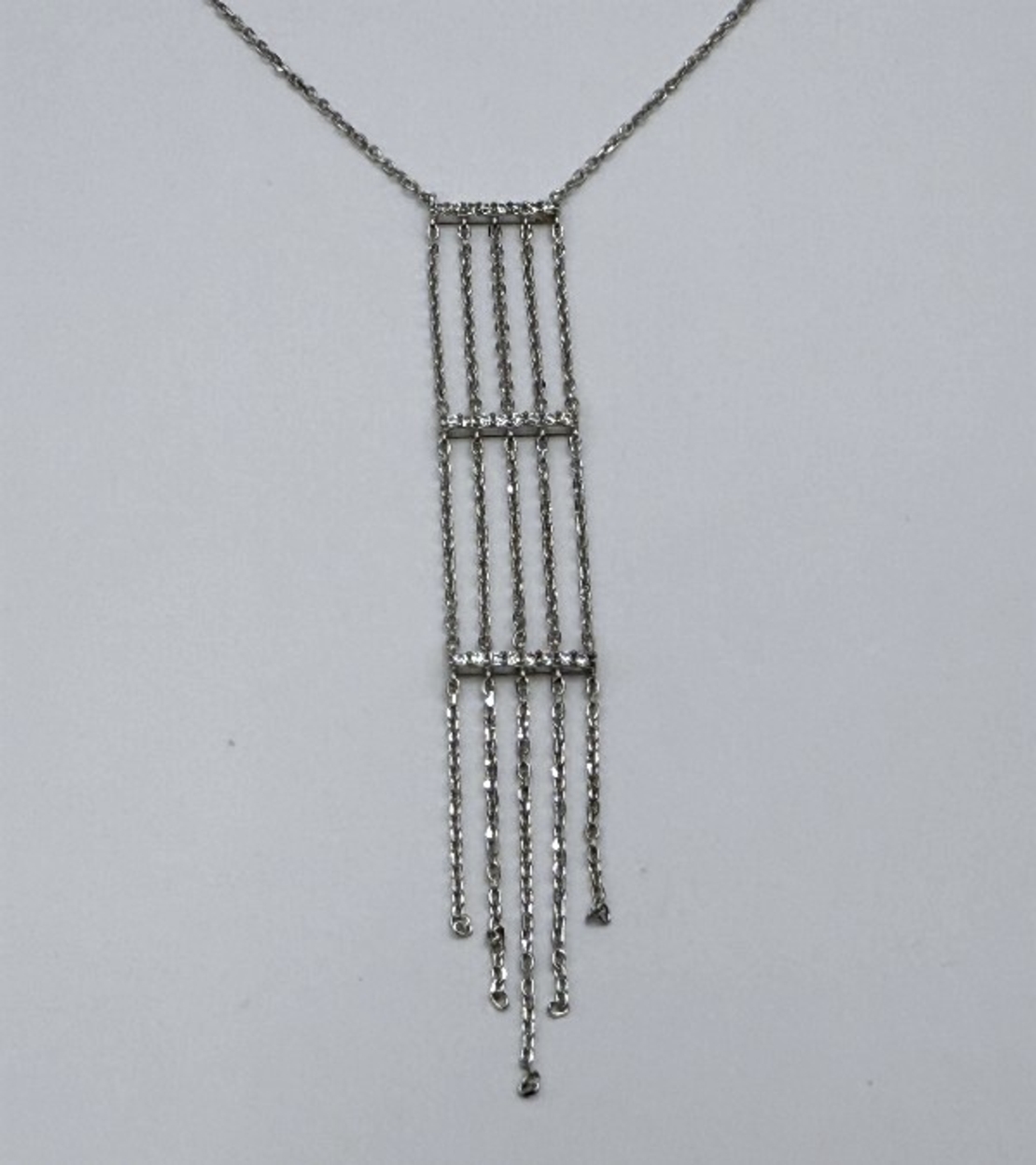 Сребърно висящо колие с циркони