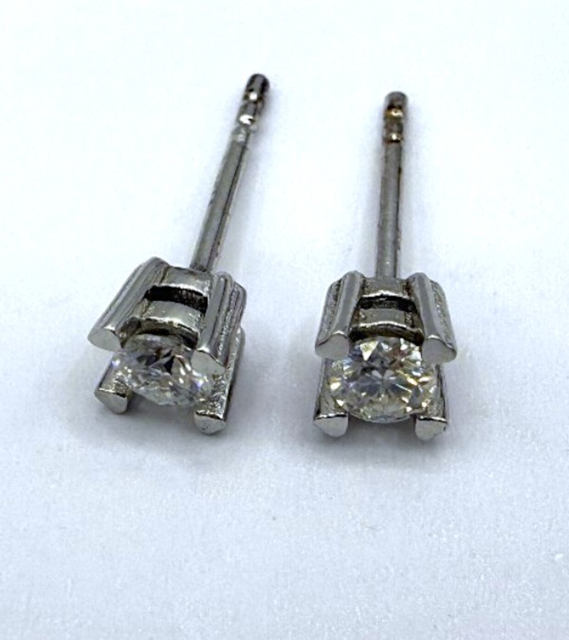 Сребърни обици с мойсанит