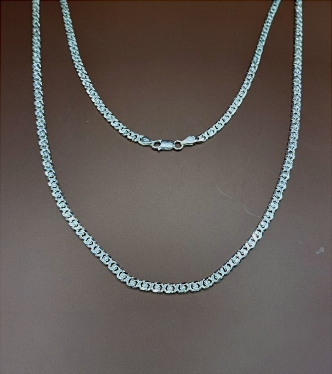 Сребърен синджир с елементи осмици