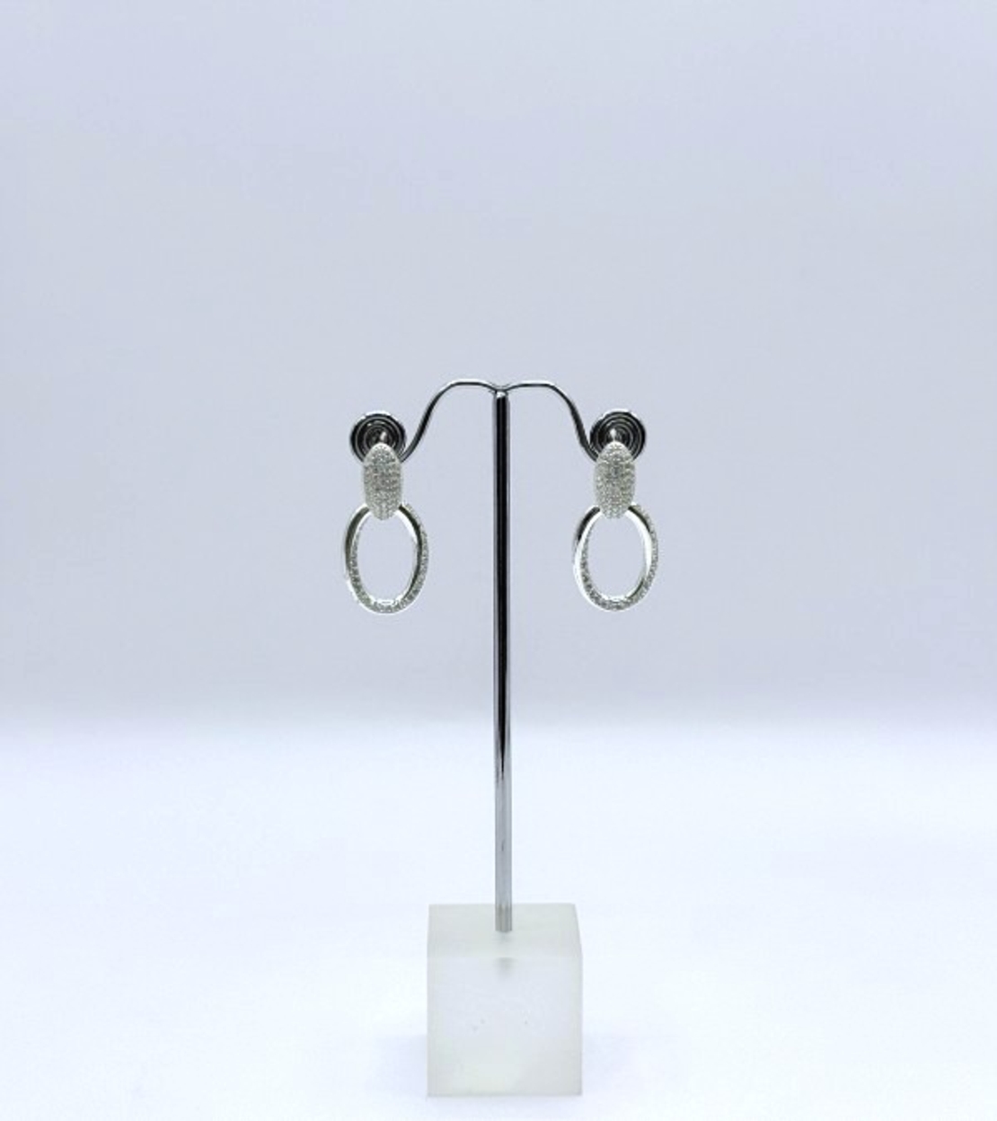 Сребърни обици с английско закопчаване овал с циркони