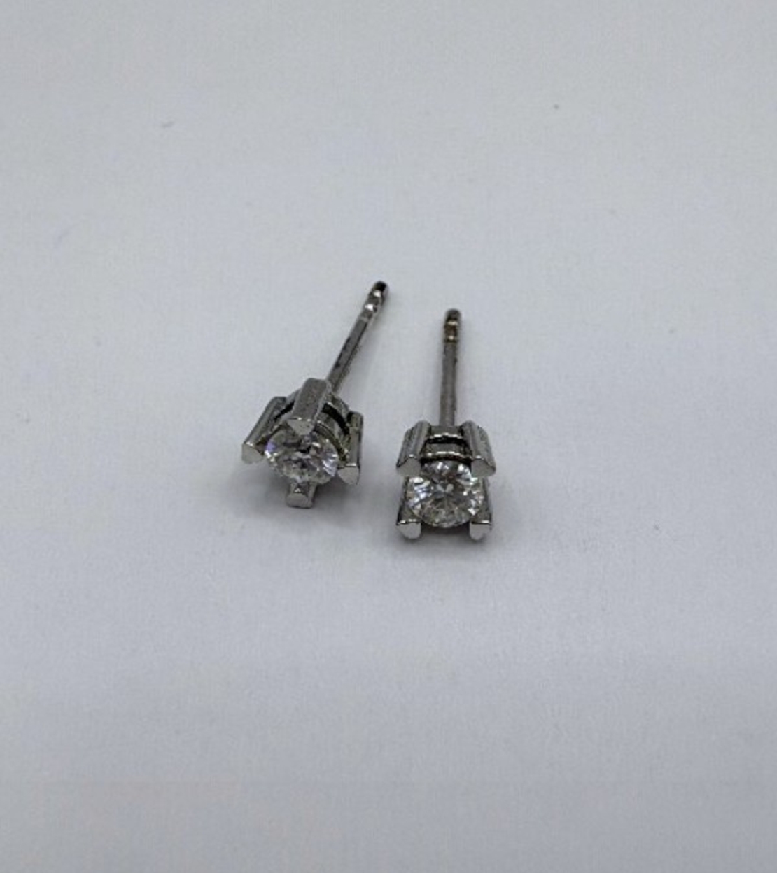 Сребърни обици с мойсанит