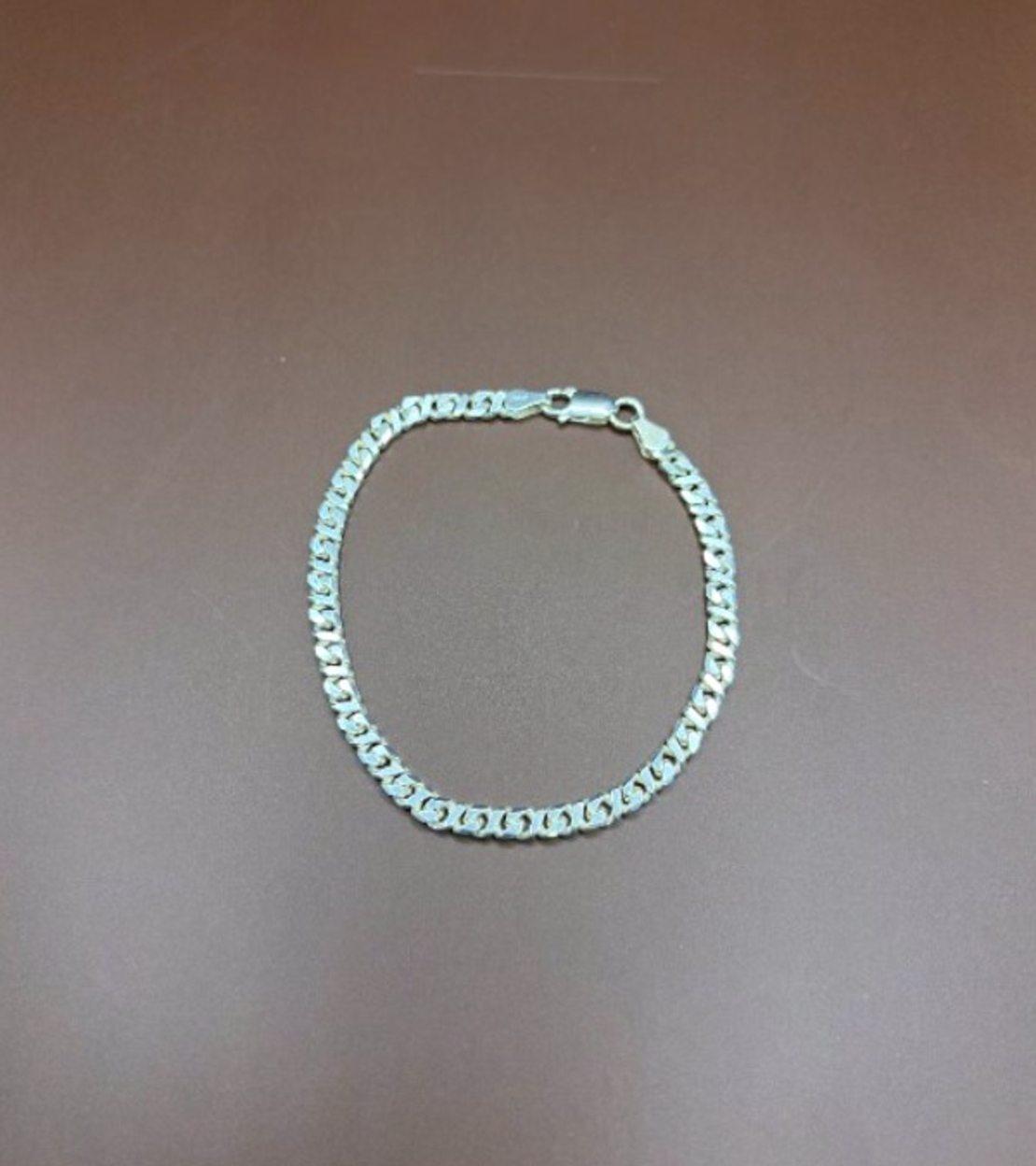 Сребърна гривна с елементи осмици