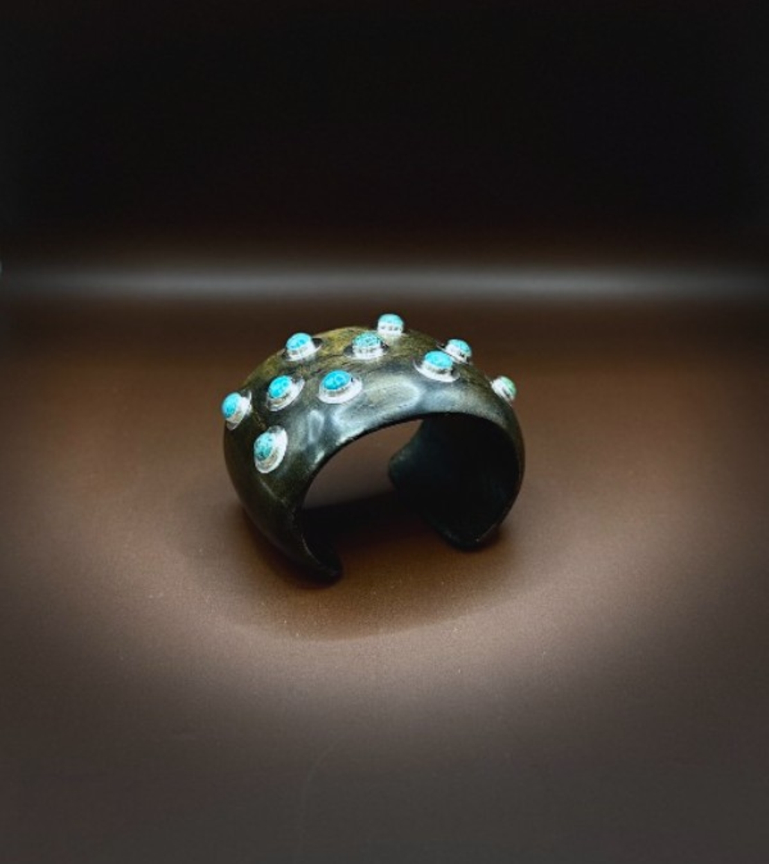 Гривна от дърво със сребърни елементи и тюркоаз