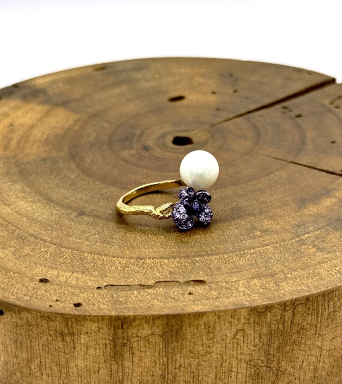 Пръстен с перла и лилави циркони