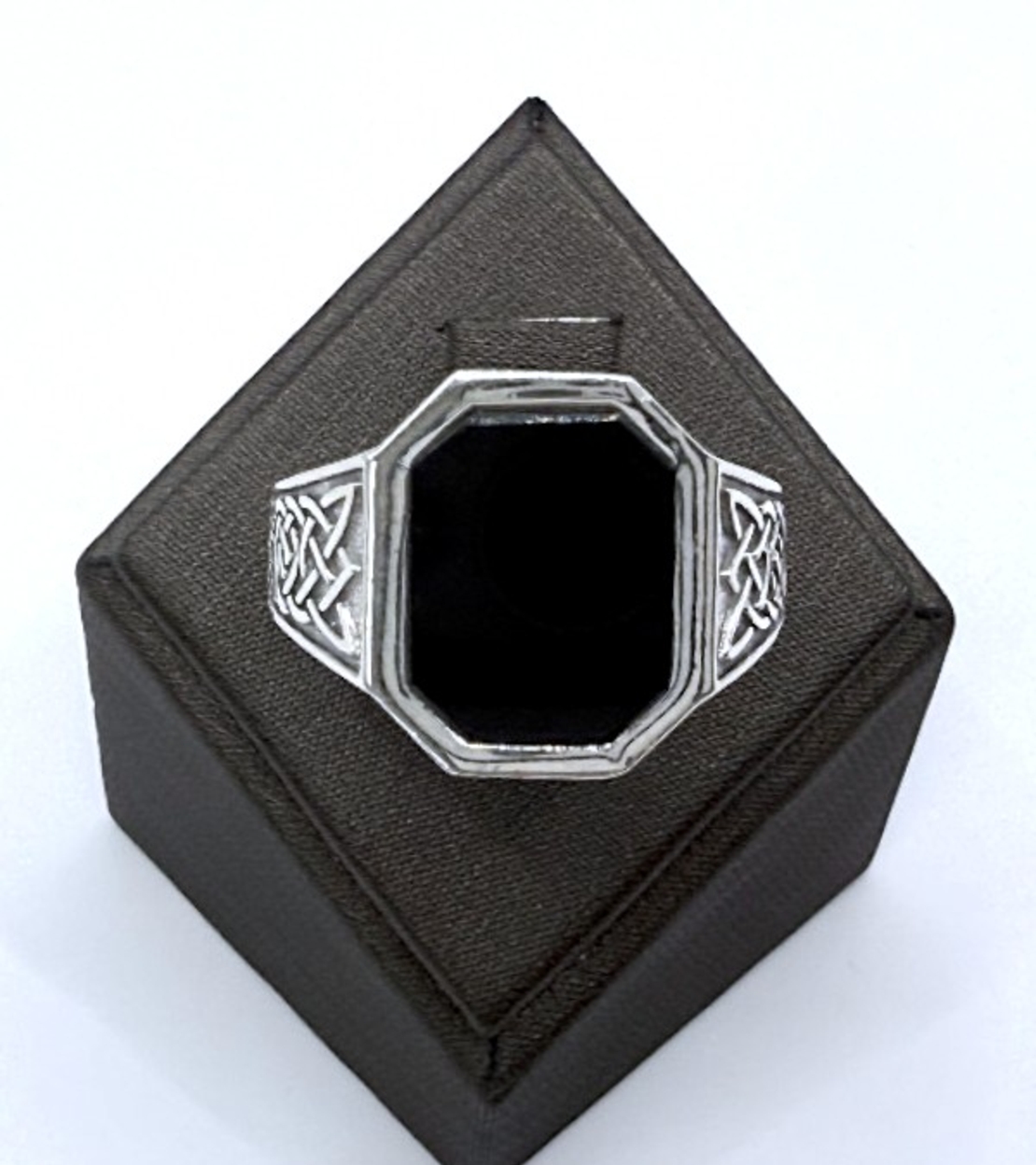 Сребърен пръстен с оникс