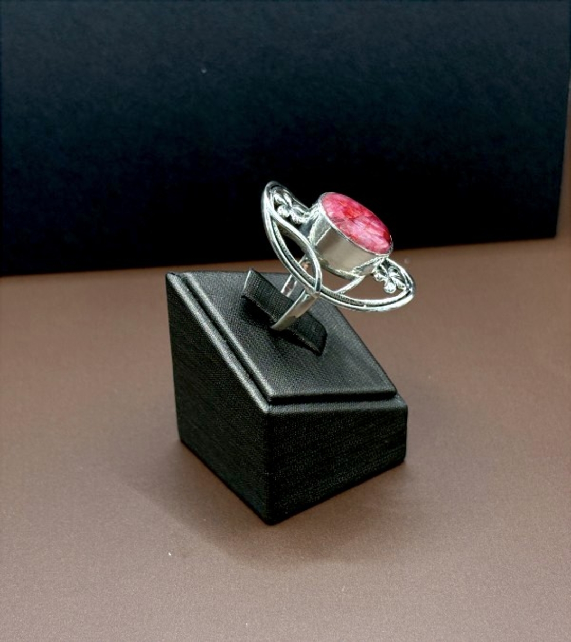 Комплект от обици и пръстен с рубин