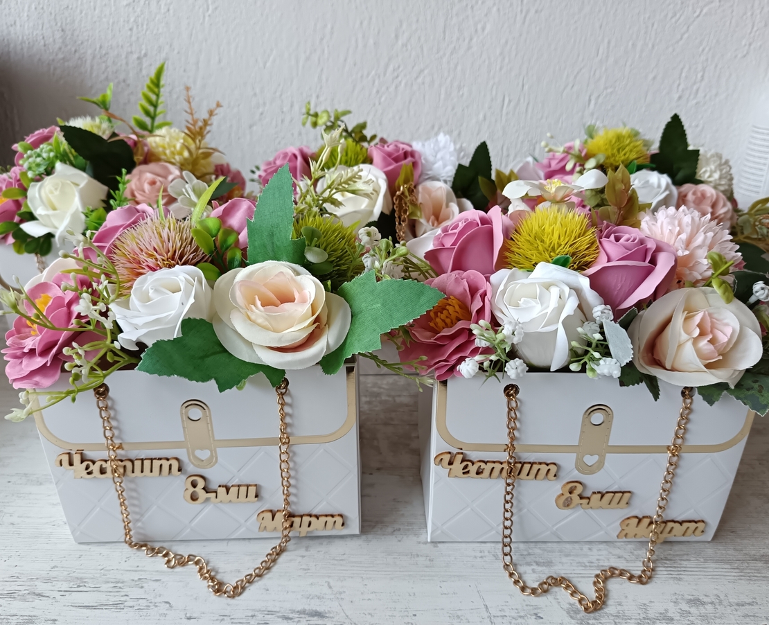 Чантичка с цветя